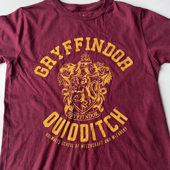 Harry Potter Gryffindor Quidditch Short Sleeve Tee in Maroon Yellow Size S - Picture 5 of 6